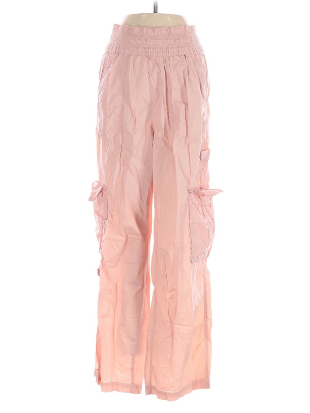 💗 Aerie high rise cargo pants in a light pink/peachy color 🍑